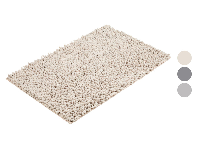 Tapis de bain beige avec une texture douce et moelleuse.