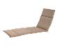 Un coussin de chaise longue beige avec un dossier haut.