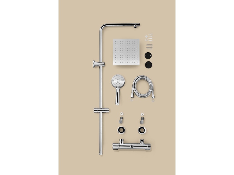 Système de douche chromé avec pomme de douche carrée, douchette, flexible et mitigeur.