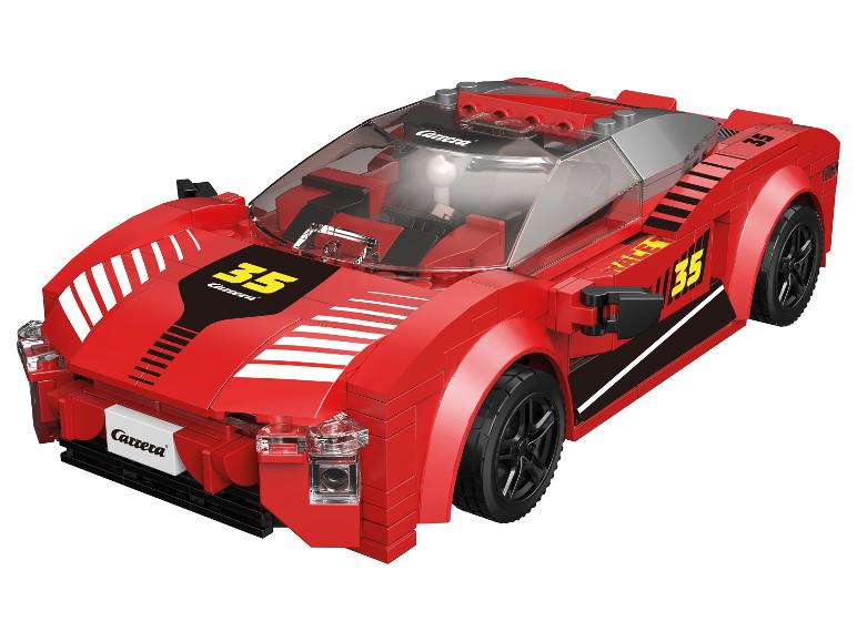 Voiture de course rouge Carrera, construite avec des blocs de construction.