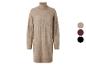 Robe pull col roulé en maille torsadée beige avec options de couleur.