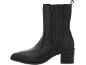 Bottines en cuir noir pour femme avec talon moyen.