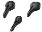 Trois selles noires de la marque CRIVIT.