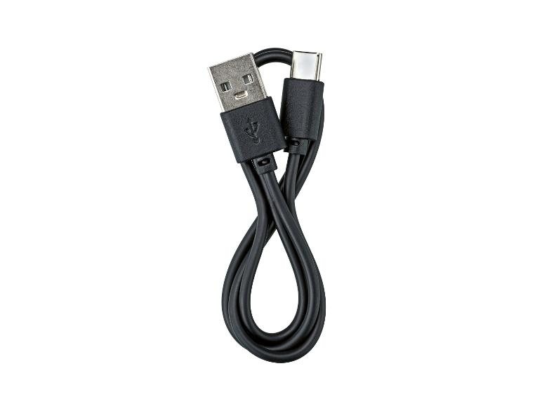 Câble de charge USB-A vers USB-C noir en forme de huit sur fond blanc.