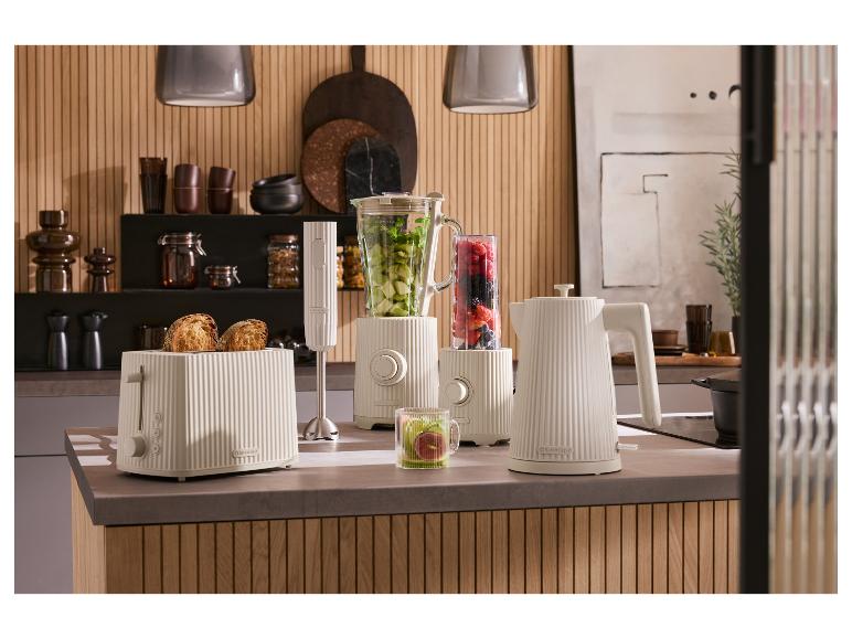 Appareils de cuisine SilverCrest couleur crème : grille-pain, mixeur plongeant, blender et bouilloire.