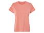 Un t-shirt rose à manches courtes pour femme.