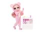 Poupée Rainbow High en pyjama rose avec accessoires de soin de la peau.
