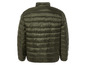 Une veste matelassée verte pour homme.