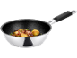 Poêle wok avec pommes de terre, lardons et romarin