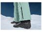 Bottes de ski et pantalon dans la neige