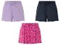 Shorts unis et fleuris : modèles lilas, marine et rose à fleurs blanches.