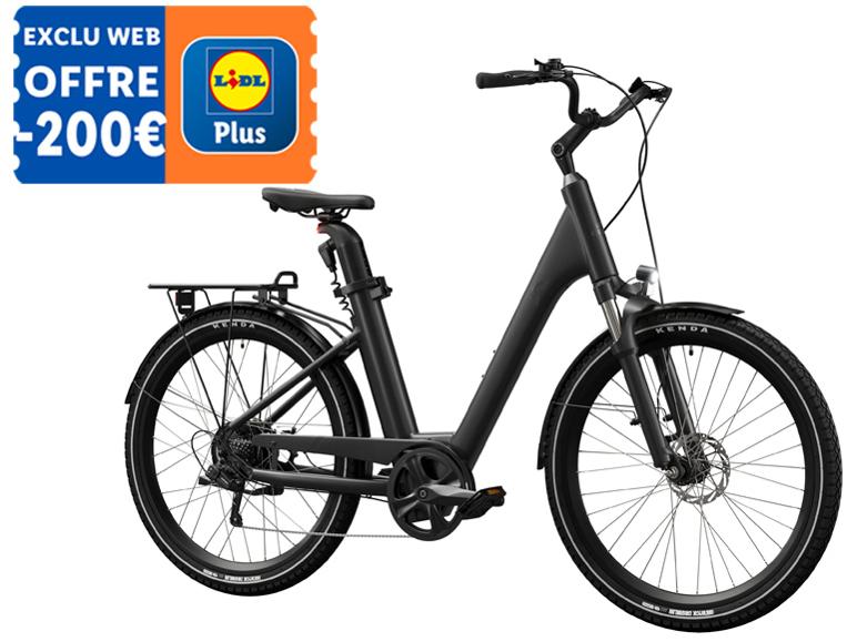 Vélo électrique noir avec porte-bagages et un bon de réduction de 200 €.