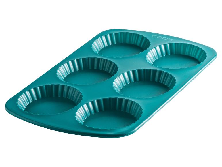Un moule en silicone bleu pour tartes ou gâteaux, de la marque Coox.