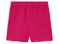 Shorts roses avec une bordure de pompons.