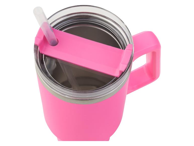 Une tasse thermos rose avec un couvercle et une paille.