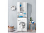 Une machine à laver blanche avec une armoire supérieure et un panier à linge.
