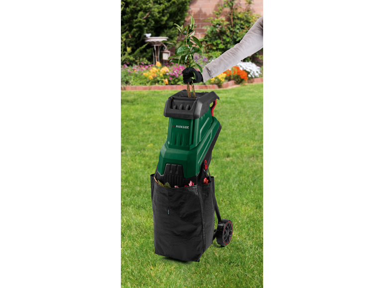 Broyeur de branches Parkside avec sac pour le jardinage.