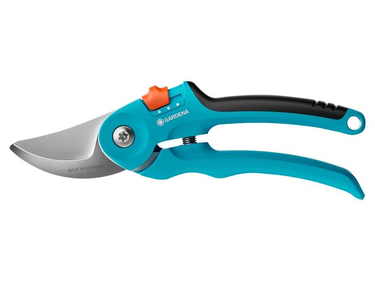 Sécateur GARDENA turquoise et noir avec lames en métal, fabriqué en Allemagne.