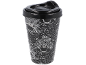 Mug de voyage noir avec couvercle, décoré de tasses à café et du texte « Coffee ».