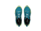 Une paire de chaussures de sport sarcelle avec des accents vert lime, vue de dessus.
