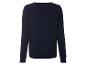 Un sweat-shirt bleu marine à manches longues.