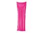 Un matelas gonflable rose pour la piscine.