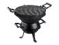 Barbecue au charbon de bois compact avec grille amovible.