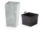 Pot de fleurs gris avec un insert noir