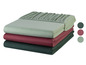 Trois draps-housses en vert, rouge et vert foncé.