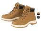 Deux paires de bottes marron à lacets et doublées.