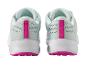 Paire de baskets légères vert clair avec des détails rose vif.