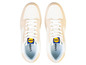 Des baskets Lidl blanches avec des accents beiges.