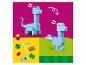 Deux dinosaures jouets bleus faits de blocs de construction, avec accessoires.