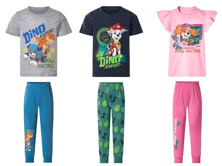 Trois ensembles de pyjamas pour enfants avec des motifs d'animaux et de dinosaures.