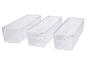 Trois boîtes de rangement rectangulaires en plastique transparent avec poignées.
