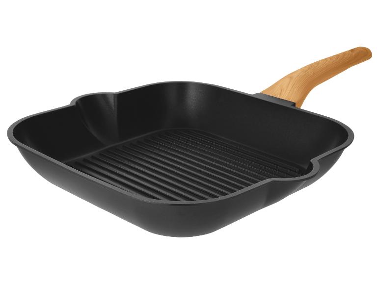 Poêle grill carrée noire avec manche en bois.