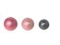Trois ballons de fitness Crivit en rose et gris.