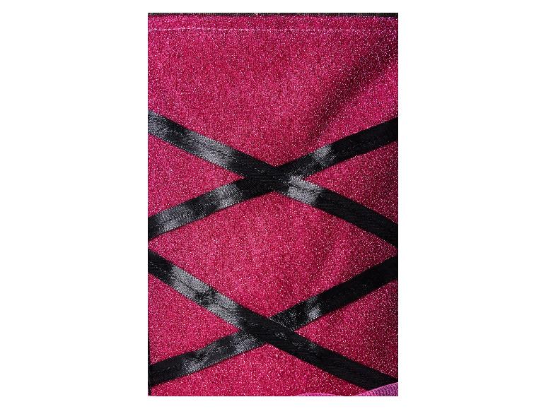 Tissu rose pailleté avec des rubans noirs.