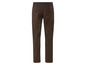 Pantalon chino marron avec deux poches arrière.