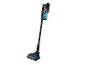 Un aspirateur sans fil noir et bleu avec un long manche.