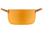Une casserole orange avec deux poignées.