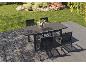 Ensemble de salle à manger d'extérieur avec table et chaises gris foncé sur une terrasse en bois.