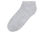 Chaussettes grises courtes en coton.
