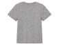 Un t-shirt gris à manches courtes.
