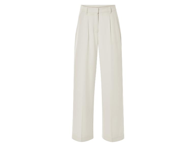 Pantalon beige à plis.