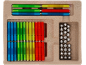 Bâtonnets magnétiques colorés et billes métalliques dans un emballage en carton.