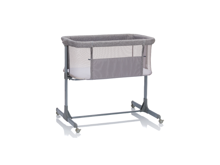 Lit bébé cododo gris avec côtés en maille et roulettes