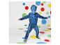 Un enfant dans un costume de dragon bleu avec un masque de dragon.