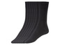 Six paires de chaussettes noires.