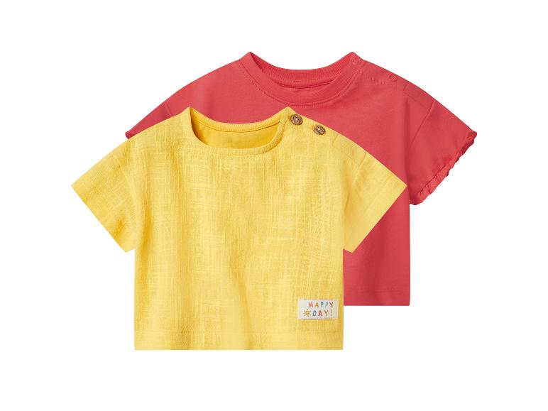 T-shirts bébé à manches courtes jaune et rouge, le jaune avec le texte « HAPPY DAY ! ».